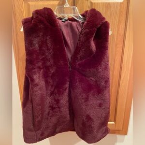 Vera Wang vest. New without tags size medium.